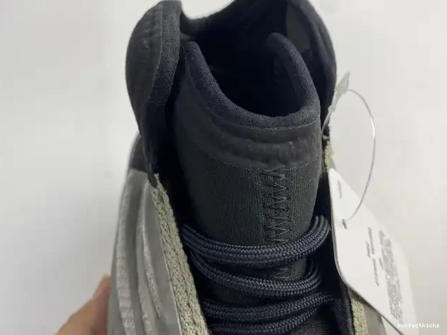 Barium H68771 Quantum Yeezy Adidas 0529
